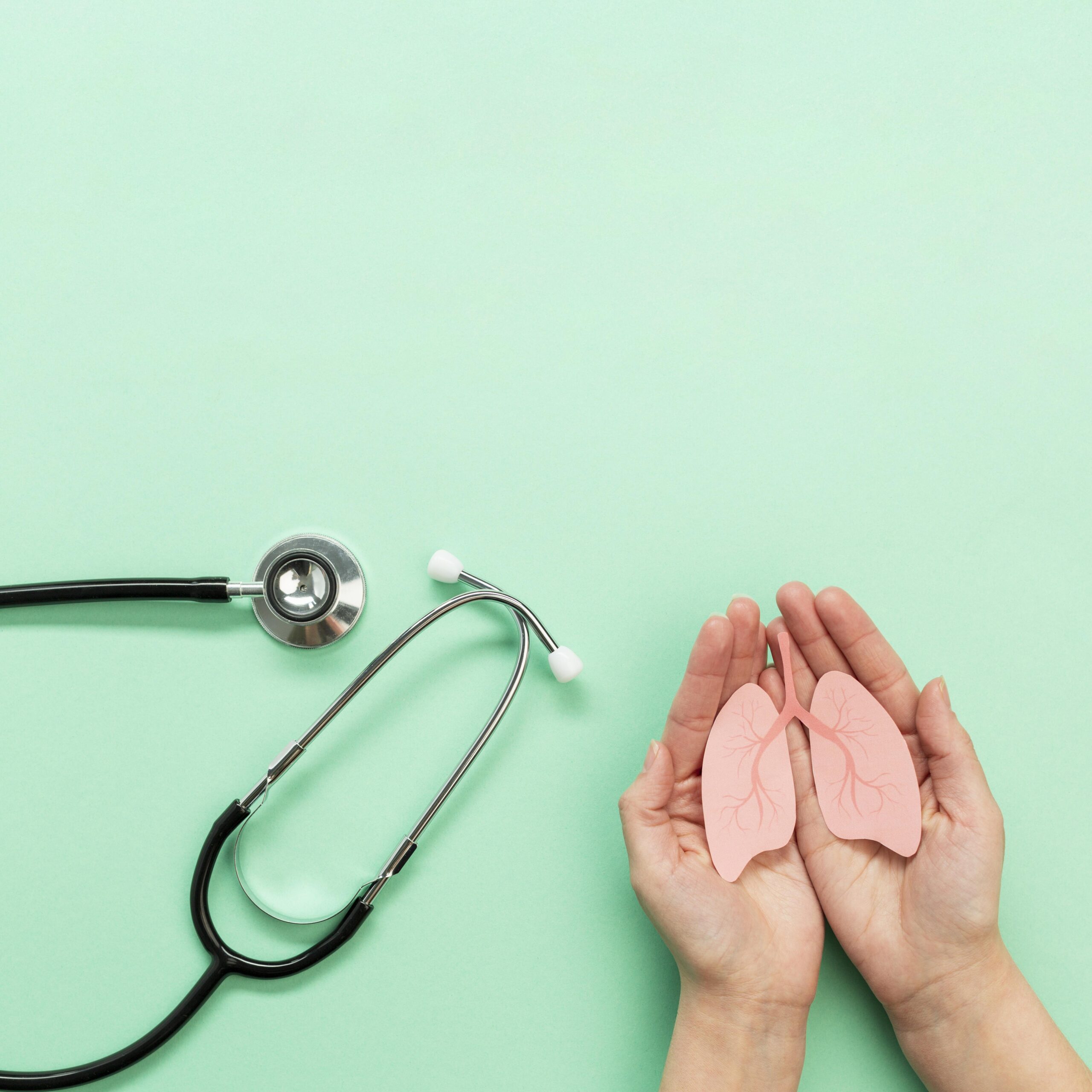 stethoscope-hands-with-miniature-lungs